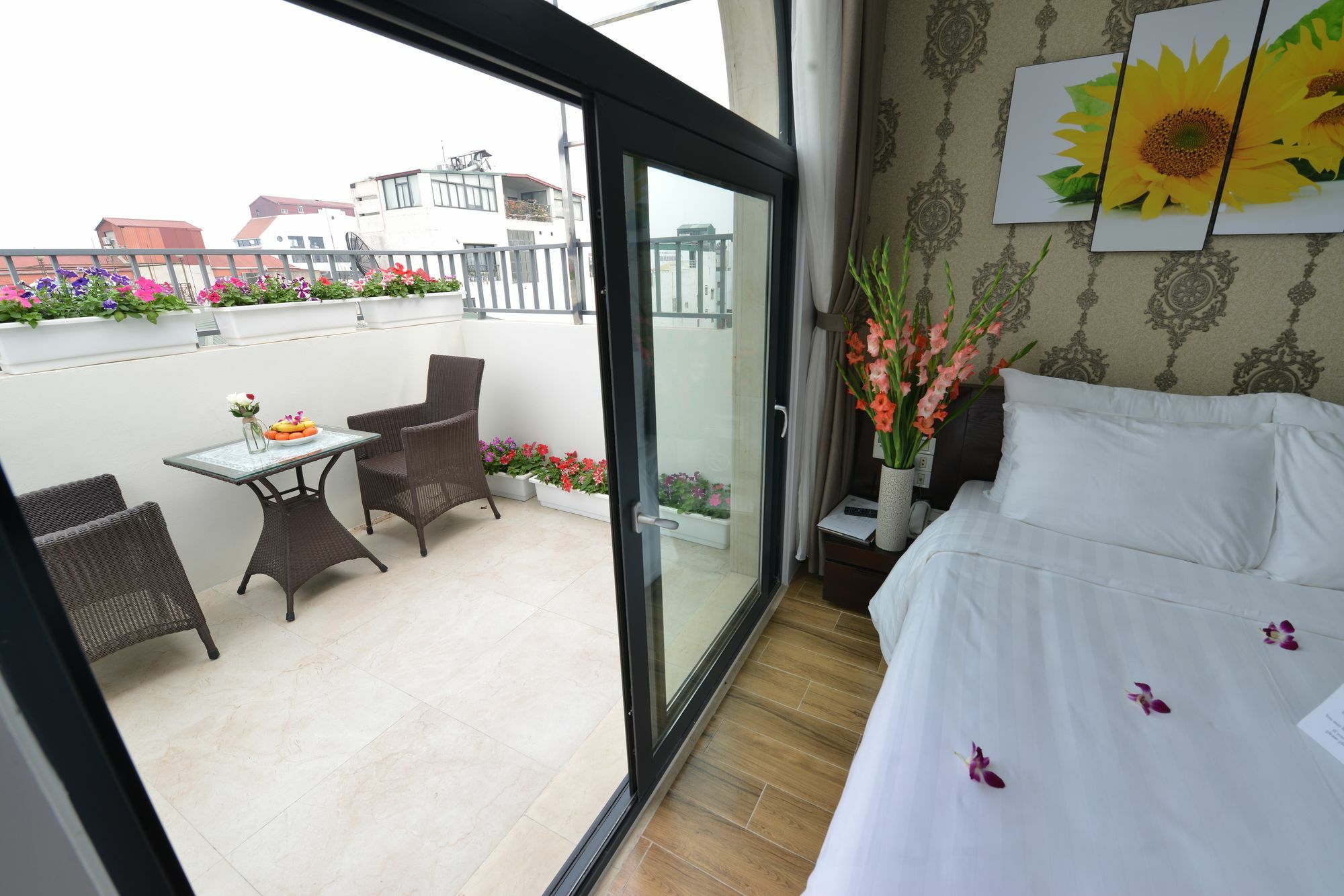 Bella Premier Hotel & Rooftop Skybar Hanoi Exterior photo